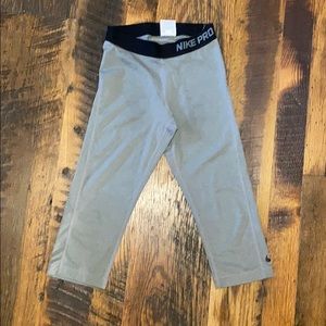 Nike pro crop leggings